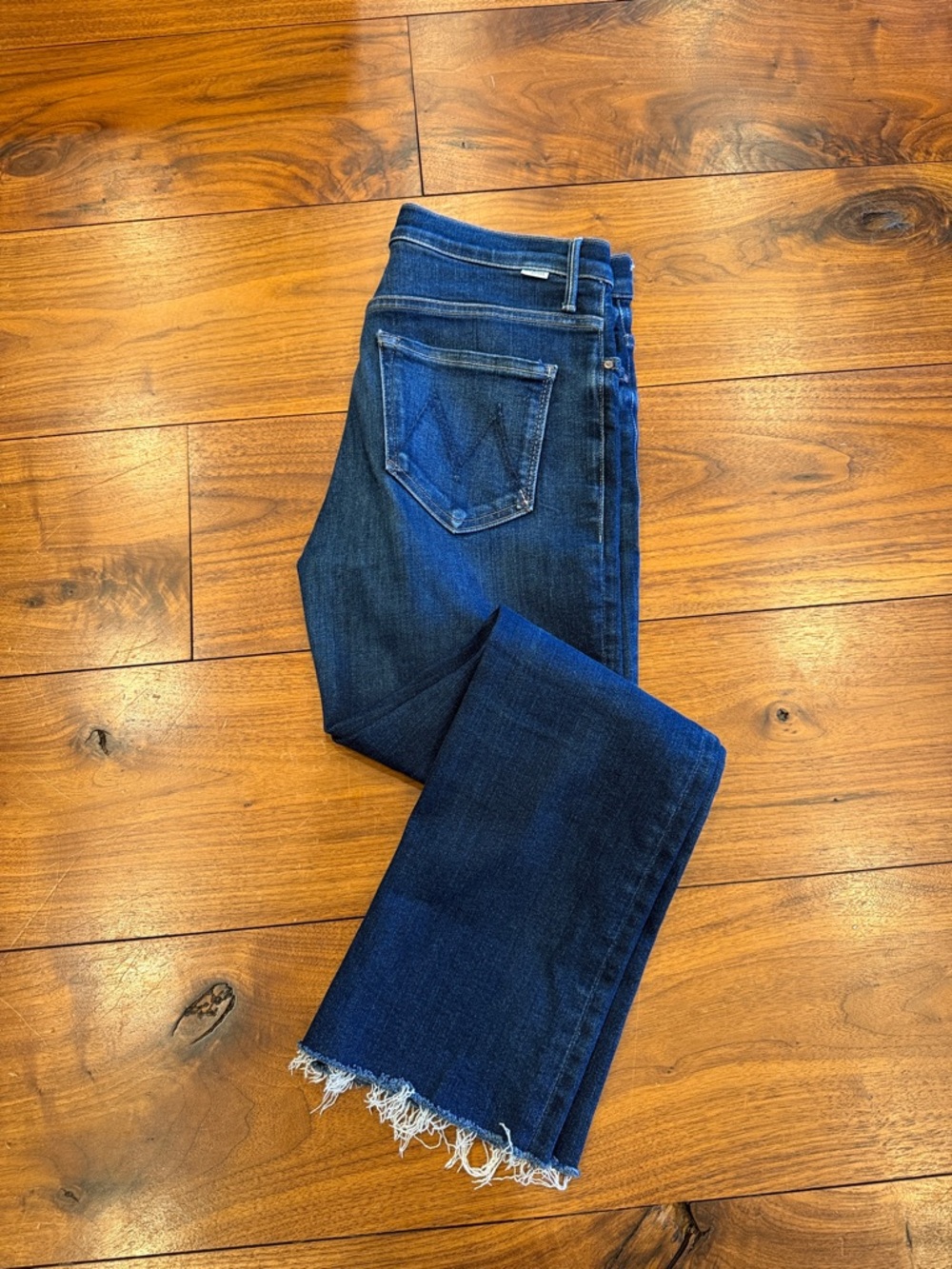 Mother Denim The Insider Ankle in Mind Games. Self cut inseam 26 3/4” out 37 1/2